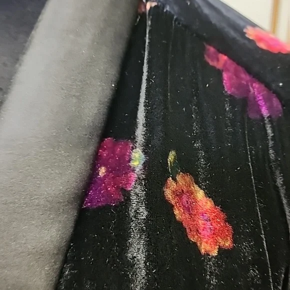 Victoria's secret sexy robe fits like a small medium - Picture 3 of 3